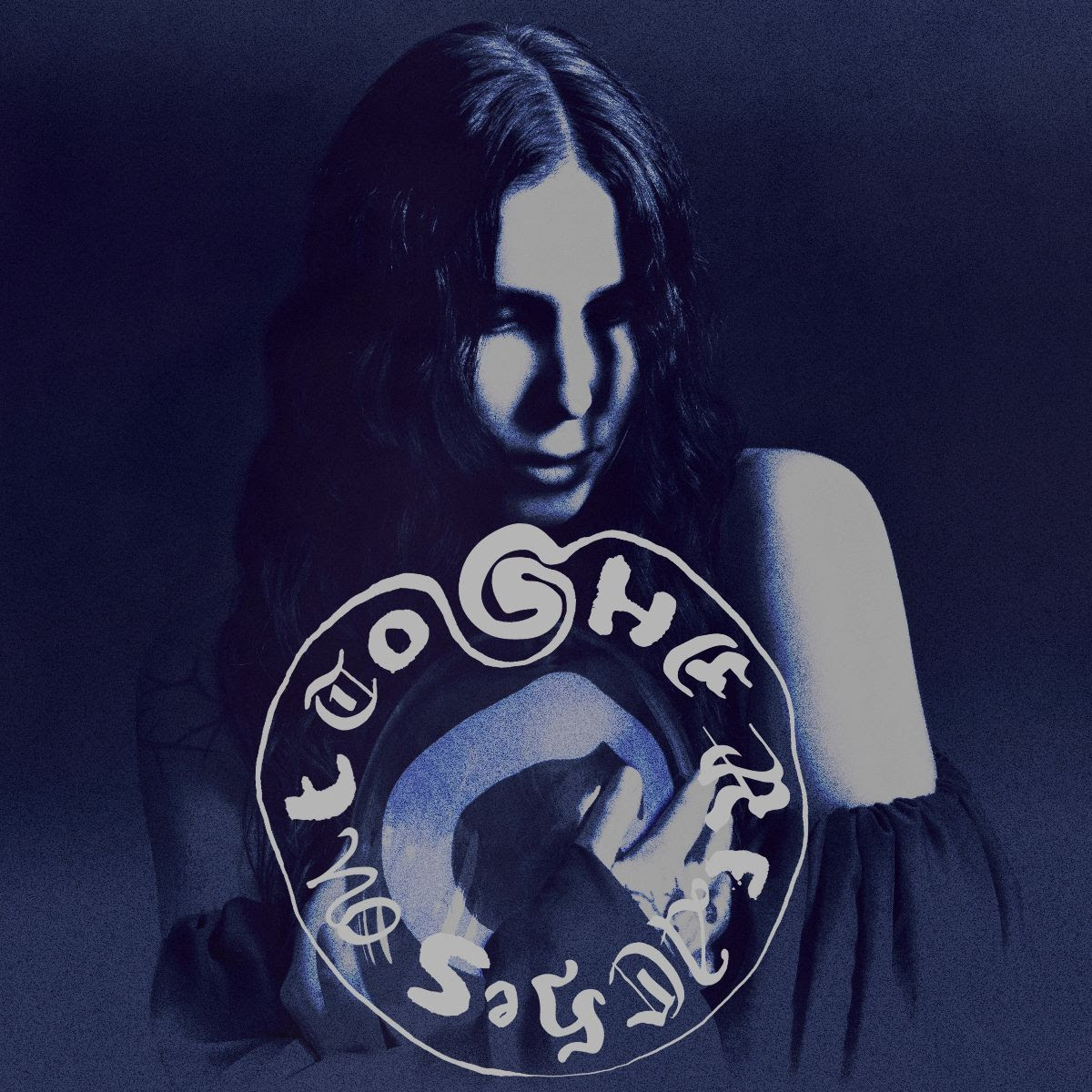 chelsea-wolfe-she-reaches-out-to-the-rea
